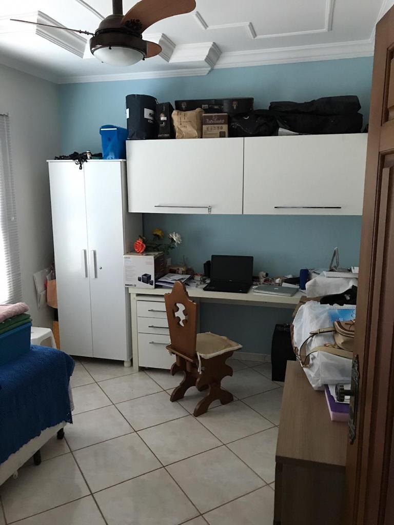 CASA EM EXELENTE LOCALIZAÇÃO